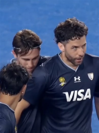 Los Leones Dominan a India: Resumen del Partido