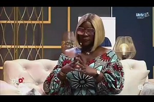 Ko je vais faire parler mon âme ce soir 😂😂😂 hiiiiiii mais qu'est-ce c'est ? Une caviar qui appelle pour Draguer l'invité du jour en direct, wouw c'était chaud hien 😂😂😂 ABONNE TOI pour ne rien manquer 🫶🏾 | Lemotomo Alexandra-officielle