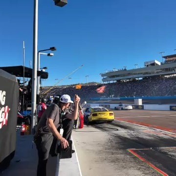 Pitstop action at PIR for the 2025 Cup series Championship #nascar #nascarcupseries #joeylogano #bradkeselowski #pennzoil #pir #phoenixraceway #aaa #ppg #shell #ford #teampenske #penske #rfkracing #castrol | Vasco Dixon