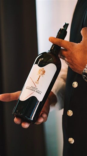 Heute auf der Karte: Weißwein – unser bestes Rezept fürs Wochenende.✨🙌🏼 Hol dir deinen Lieblingswein im Andronaco Grande Mercato oder in unseren Bistros. Salute zum kleinen Freitag! 🥂😌 #Andronaco #weekendvibes #winelover #vino | Andronaco Grande Mercato