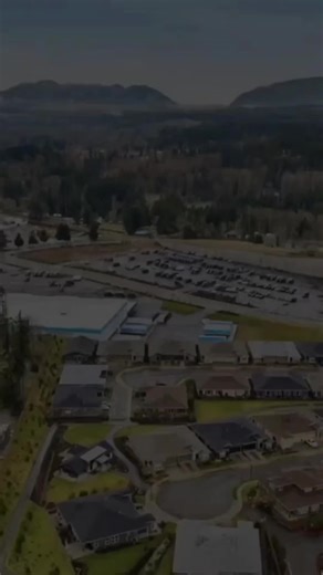 Just listed in Meadow Ridge! Pics, price & book a showing: https://bit.ly/MVrambler This beautifully designed 2 bed, 2.5 bath rambler offers easy single-level living in one of Maple Valley’s sought-after 55 communities. Built in 2021, the home features an open, light-filled layout, a stunning kitchen with quartz countertops, large island, gas cooktop, and high-end appliances, plus durable LVP flooring throughout. Enjoy territorial and mountain views from the covered patio, a flexible bonus/den s