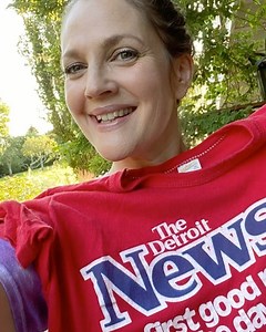 @detroitnews is re-making the vintage t-shirt I wore on the cover of @instylemagazine and donating all proceeds to the Rosa L. Parks Scholarship Foundation to support Detroit-area seniors as they head to college. Link in bio to get your own t-shirt and support this great cause!! ❤️ | Drew Barrymore
