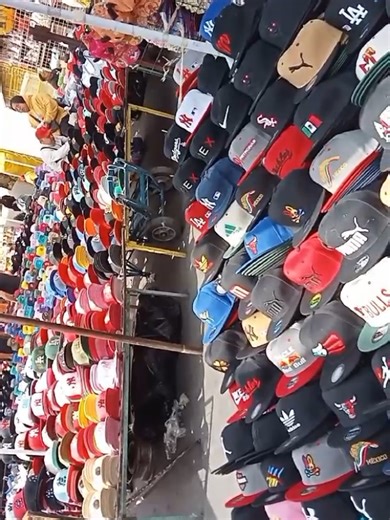 Gorras Económicas en el Mercado de Sonora CDMX