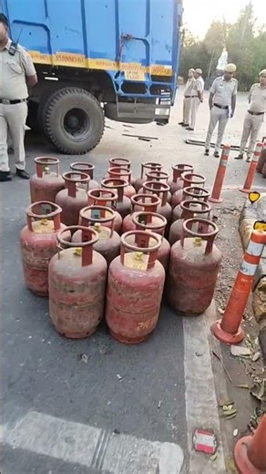 LPG सिलिंडर की पहले ही इतनी क़िल्लत है हादसा किसी भीड़ भाड़ वाले इलाक़े में होता तो 1 सिलिंडर नही बचता