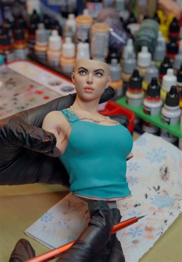 Part 5: Continuing to paint the 3D figurine of Lara Croft (from the game Tomb Raider). Subscribe and like to not miss new videos about painting 3D figurines! #3dartist #painting #3dprinting #airbrush #figurepainting