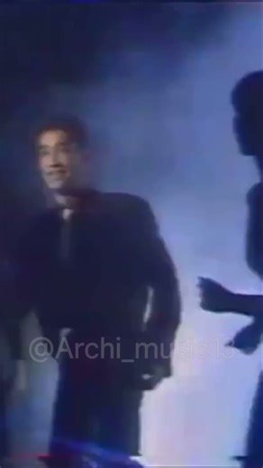 Digital Emotion – Go Go Yellow Screen 80s dancing