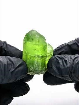 Peridot Crystal - Pakistan | Fine Art Minerals | Fine | Mineral | Specimen |