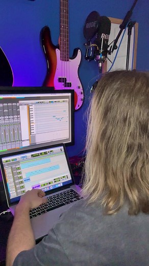 😍 Programming guitar MIDI 📷 Gergo #midi #guitar #editing #music #musicproducer #producer #homestudio #protools #avid | Avid
