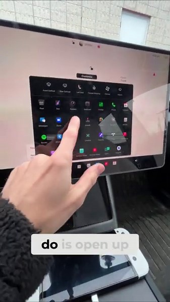 Customize your Tesla screen dock!