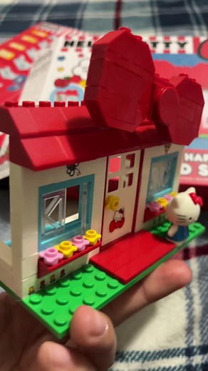 Mini Hello Kitty Lego Set: Cute and Fun Collectible