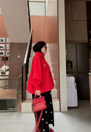 OOTD Merah Menyala: Inspirasi Outfit Ideas Merah Cerah