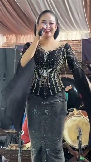 Penyanyi cantik bergoyang gokil#shorts