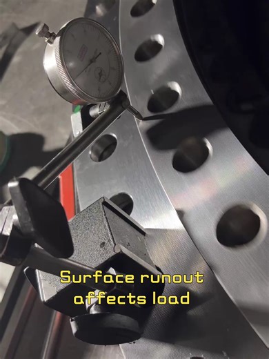 Uncomplicated transmission, with me Surface Runout in Slewing Bearings A Small Deviation Can Trigger Big Risks Surface (axial) runout is not just a geometric value. For slewing bearings, it directly influences how loads are transferred and how long the bearing will last. Excessive or unstable runout may lead to: uneven load distribution on rolling elements local stress concentration on raceways abnormal vibration and noise during slewing reduced gear meshing stability higher sensitivity to mount