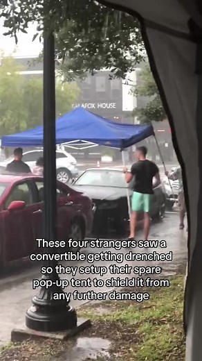 78K views · 1.2K reactions | And one stranger filmed them 樂 #rain #car #convertible #help #reels | 5bestthings.com | Facebook