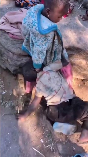 Hungry Kids Fighting for Food! 😭💔 | मासूम बच्चों का दर्द #shortsfeed