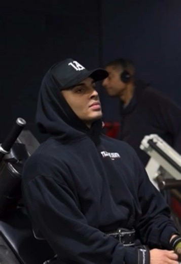 Pure ecstasy. 300mg caffeine, metal clanging, energy & intensity through the roof with a gymbro who pushes you to be better - can't explain or put a price on this feeling 💎 I can only speak for the guys, but as a man, eliminate fake dopamine. Chase a goal that scares & excites you. Work towards something hard, create a big ambition for yourself. Audit negative thoughts & people around you. Back it all with faith & stay obedient to God & the Universe's visions planted in you. I promise whatever 