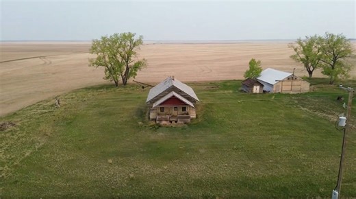 Gorgeous Rural Abandoned House in the Prairies of Canada