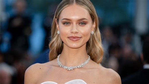 L'apparizione eterea e sofisticata di Laila Hasanovic in solitaria senza Sinner a Cannes