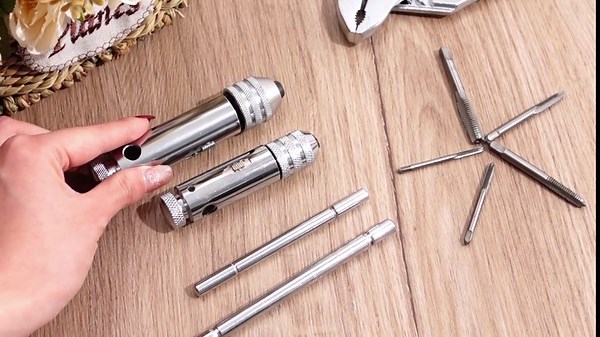 Gisafai 2 Pcs Ratchet T-Handle Tap Wrench Ratcheting T-Shaped Tap Holder Wrench for M5-M12 and M3-M8 with 5 Pcs Metric Screw Thread Tap Set