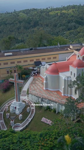 ¡Visita el Santuario Nacional de Nuestra Señora de las Mercedes en el corazón de la hermosa ciudad de La Vega, RD! Esta preciosa joya arquitectónica fue diseñada por el visionario arquitecto Alarife Onofre de Lora a principios del Te esperamos para que descubras toda la belleza y espiritualidad que este lugar ofrece. ¡No te lo puedes perder! #nuestraseñoradelasmercedes #santuarionacional #santocerro #lavega #repúblicadominicana #alarifeonofredelora #arquitectura #faroespiritual #cultura | Moises
