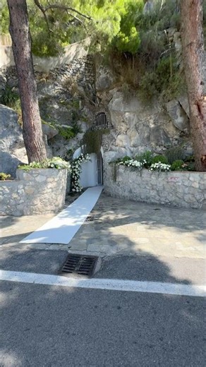 EvoStrings perform Gabriel’s Oboe in a rock chapel, perfect for a magical Christmas wedding
