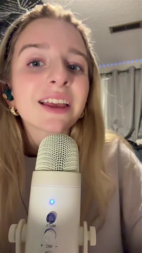 i’m js lurking in the background half the time… this also took way to long lol. 5 more followers and i can go live 💓 #asmr #fasttriggers #fastasmr #asmrtiktok #asmrvideo