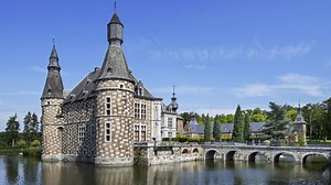 13 carnets de balades pour découvrir les châteaux en Wallonie - RTBF Actus