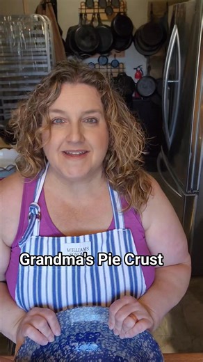 Making homemade pie crust just like grandma used to make. (Recipe in comments) | A Farmgirl's Kitchen