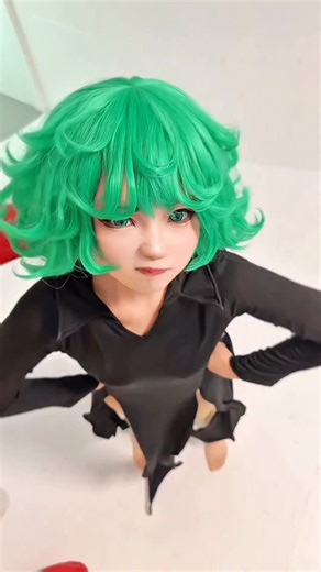 Neneko肉肉 on Instagram: "I’m not cute anymore 🤬 #ONEPUNCHMAN #ワンパンマン #cosplay Tornado : @neneko.n ｜Saitama：@timcosplay"