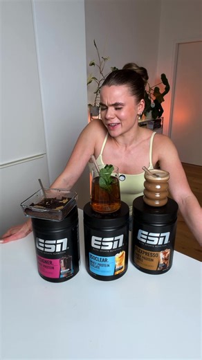 Mit dem ESN Protein Starter Kit legst du die Basis für deine neue Protein-Routine - egal ob du Muskeln aufbauen, erhalten oder einfach leichter deinen täglichen Proteinbedarf decken möchtest. 🥤 Isoclear - unser erfrischender, klarer High-Protein-Drink, leicht wie eine Limonade 🥣 Designer Whey - cremiger High-Protein-Milkshake, perfekt für Shakes, Porridge & mehr ☕ Flexpresso - echter Kaffee kombiniert mit Protein für stressige Morgen Kein Rätselraten, kein Perfektionsdruck. Du probierst aus, w