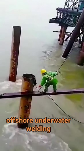 1.5K views · 7.7K reactions | pengelasan dibawah air offshore #fyp #cars #technology #wednesday #weldingfcaw #movies #artgallery #manufacturing #steelstructure #steelstructureworkshop #konstruksibaja #handmdecrafts #antiques #crafts #kontruksibangunan #pejuangrupiah #gouging #konstruksi #fitter #fabrikasi #reels #takweld #welder #rigger #lifting #welding #sorotanpublik #jangkuanlua #fblifestyle | Dhoni Yusuf | Facebook