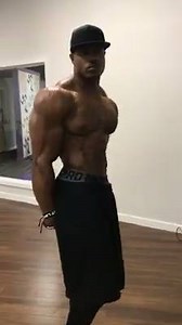 Quick posing! Simeon Panda - Musclemania - Musclemania.com | Musclemania