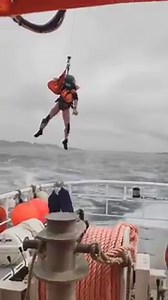 Les Sauveteurs en Mer - SNSM Île de Batz en plein exercice d'hélitreuillage à bord de leur bateau de sauvetage SNS 088 "Pilote Trémintin II" avec la Marine Nationale ⚓️ Vidéo 🎥 Bernadette Bernard | Les Sauveteurs en Mer - SNSM