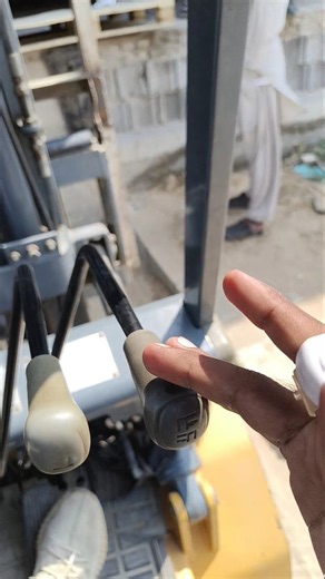 Forklift Control Levers Explained 🚜 | How to Lower Forks #Shorts #forklift #forklifttraining