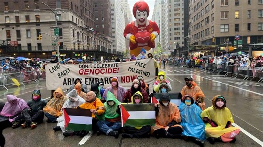 Officials arrest protesters amid Macy's Thanksgiving Day parade