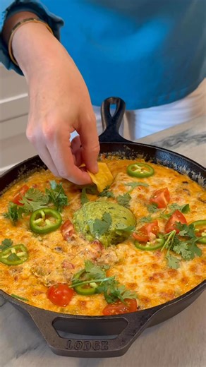 🧀🌶️Chile Con Queso Recipe🌶️🧀Type “RECIPE” I’ll send you a direct link (check you inbox/message requests) https://www.dinnerin321.com/chile-con-queso-recipe/ #dip #appetizers #appetizer #cheese #sausage #easyrecipe #football #footballseason #party #partyfood | Dinner in 321