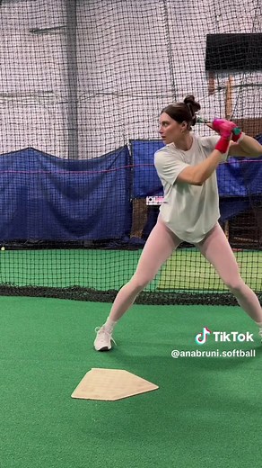GREAT feel day, getting back into. working on ✨fully clearing my hips ✨integrity of my angles attacking the ball ✨closed angle #softball #baseball #hitting #batting #power