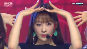 韩国现场版：【4K】✔NeonPunch - MOONLIGHT 超美音乐现场 18.07.18，有字幕版，韩语版。