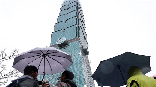 Ascension sans filet d'une tour de 500m en direct: Netflix reporte d'un jour son projet controversé