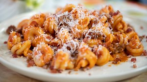 Giada De Laurentiis shares her simple recipe for pasta zozzona