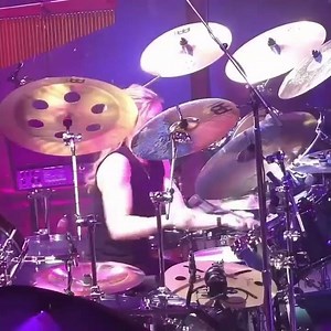 Anika Nilles’ INSANE Recovery on Rush’s “Xanadu” at Kia Forum! 🥁⚡