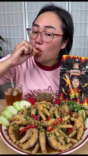 Mukbang stir-fried chicken feet with lemongrass and chili