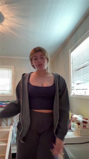 pls ignore my dress being broken on the sides.. #prom