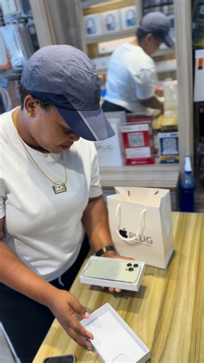 𝗣 𝗟 𝗨 𝗚  | OFFER OFFER 🔥🙌 Unbox iPhone 14 pro max(Gold) 🧡 📌128GB TZS 1,650,000/= 📌256GB TZS 1,800,000/= One year international warranty .Top up and... | Instagram