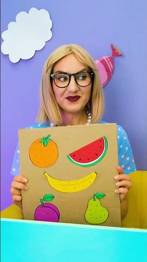 ¡Qué extraña banana navideña! 🍌🎄 ¡Aprendamos colores con Slime Sam!