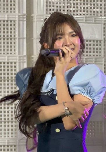 Saikyo Twintail: Praew's Captivating Focus Cam