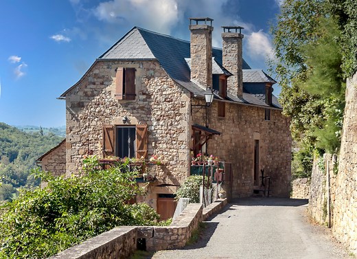 Anny Duperey ouvre les portes de sa maison dans la Creuse, "C'est le paysage des arrière-grands-parents intact"
