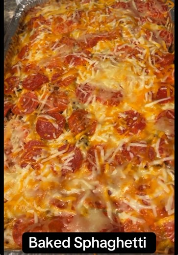 Big Poppas Kitchen cooking it up 😮‍🔥 Baked spaghetti 🍝 chef salad 🥗 garlic bread 🧄🥖 Plus Big Poppa’s plate — squirrel & deer sausage 💪🏾🔥 Real flavor only 👀🍽️ #foodie #recipe #viral #like #BigPoppasKitchen