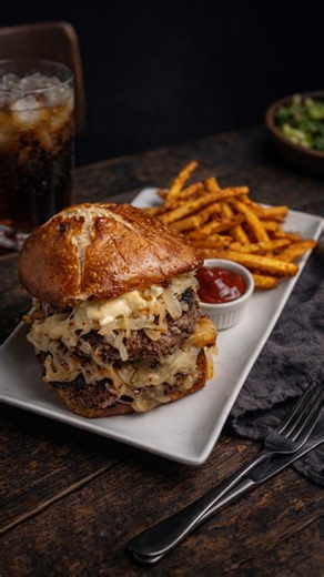 Respectfully— you can keep your crispy smash burgers. 🍔💅 I want mine thick, extra juicy, dripping down my wrist, seasoned with @stellamaeslegacyblends Legacy Burger Seasoning — best burger I’ve had in a minute. Shout out to @omahasteaks for the juicy patties! #cheesburger #burgerlovers #burgerseasoning | The_chubby_home_chef