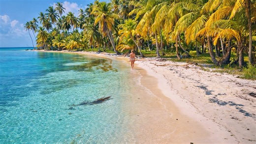 White sand and clear water in San Andrés Island